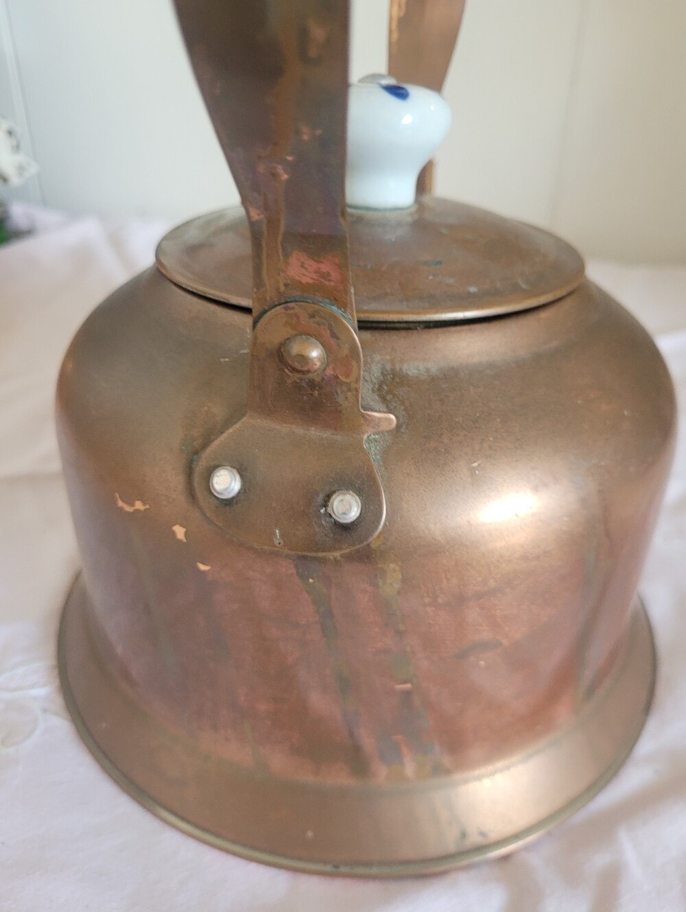 Vintage Copper Teakettle with White & Blue Porcelain Handle - Picture 9 of 13